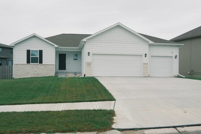 Primary Photo - Springfield Ranch For Rent!