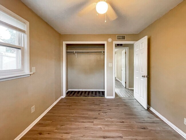 Building Photo - Dishwasher Included