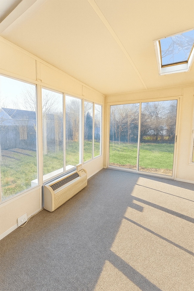 Building Photo - 4415 Thompson Dr