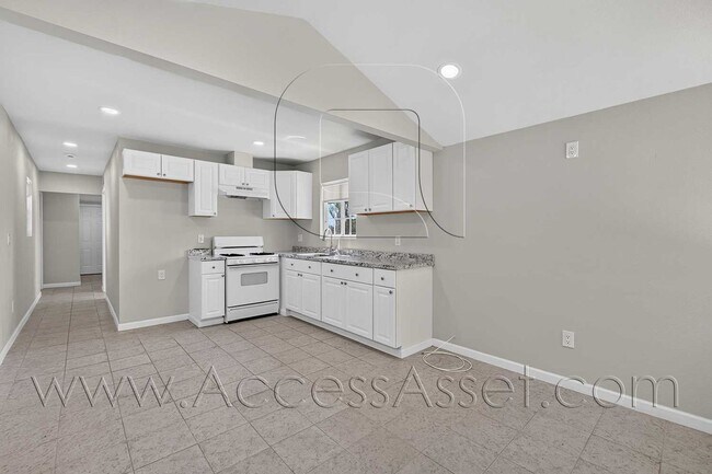 Building Photo - 23963 Lodge Dr