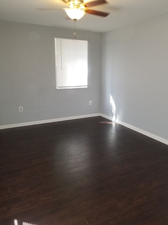 Building Photo - Lovely 1 BR/1 BA Condo in Skyland!