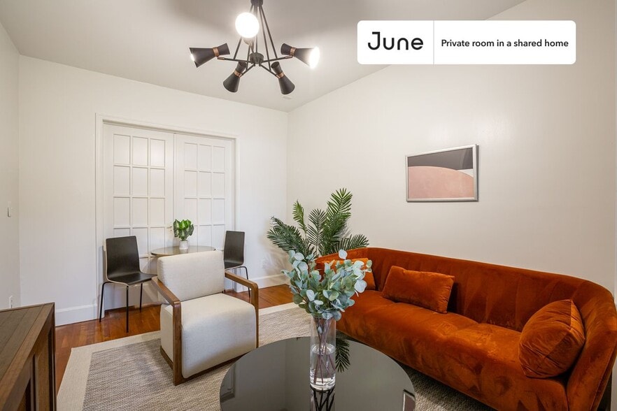 Building Photo - Room in Shared 5 bed/2 bath home
