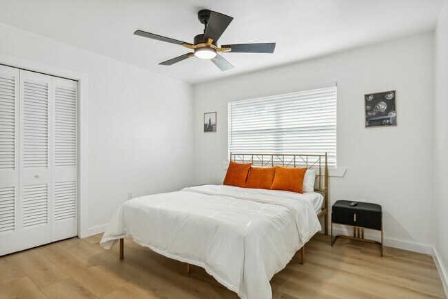 Building Photo - 3236 Golfing Green Pl