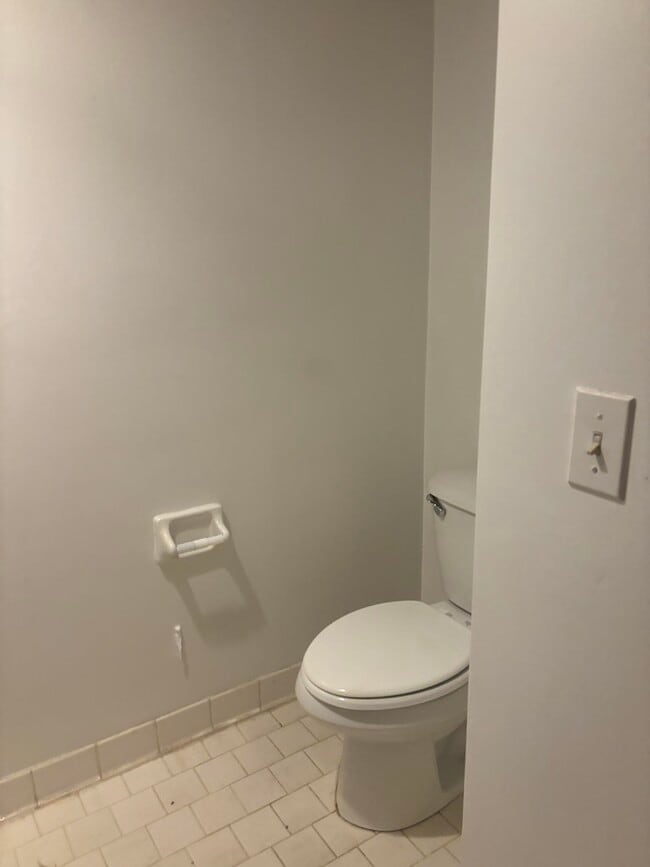 Building Photo - 307 Vantage Point Ln