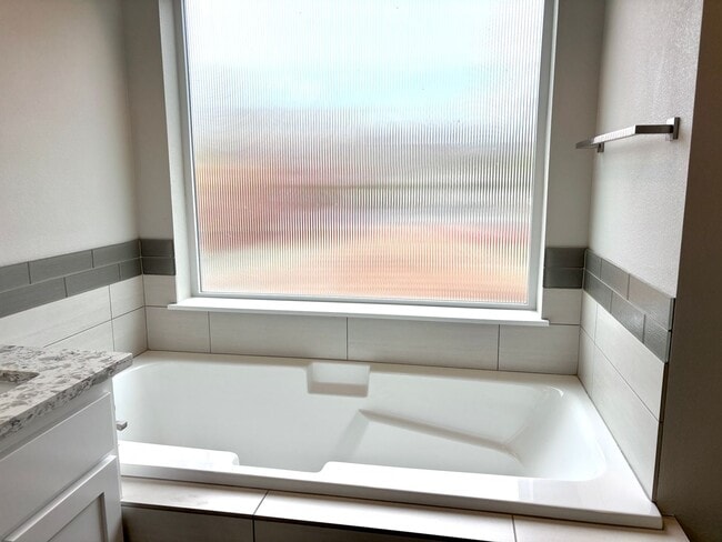 Building Photo - St. Johns Modern Build with Fenced Backyar...