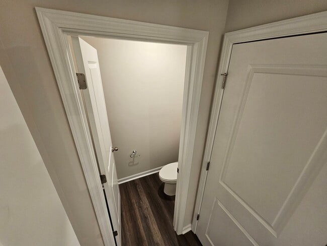 Building Photo - Like-New townhome in Concord