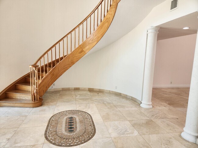 Building Photo - 17885 Fieldbrook Cir E