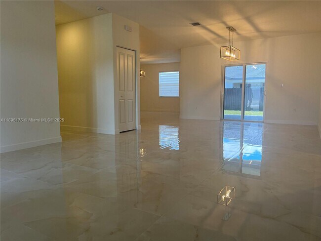 Building Photo - 16960 SW 288th Ter
