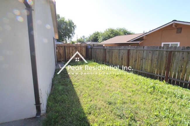 Building Photo - Beautifully Renovated 3bd Citrus Heights Home with Large Yard