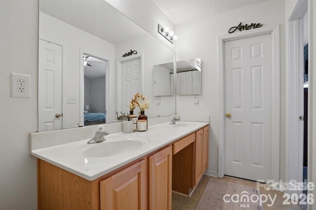Building Photo - 12350 Hennigan Pl Ln
