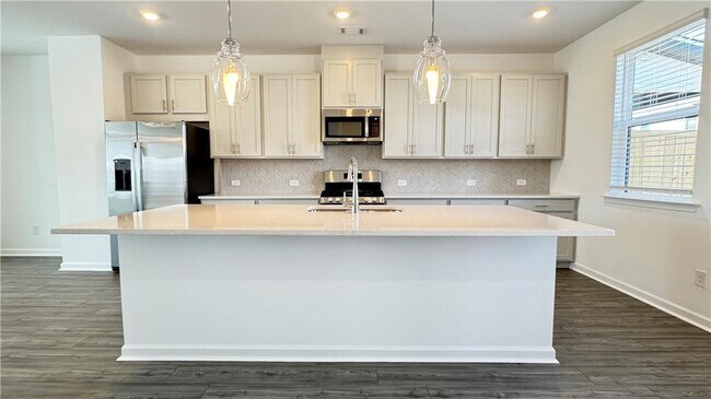 Building Photo - 9 Peeples Dr