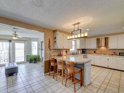 Building Photo - 8485 NE Pines Rd