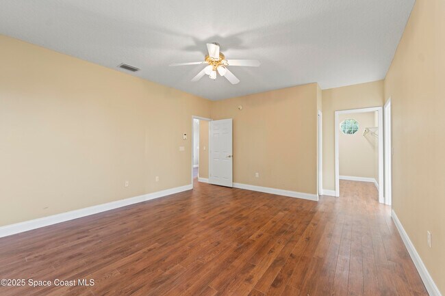 Building Photo - 500 Hidden Hollow Dr