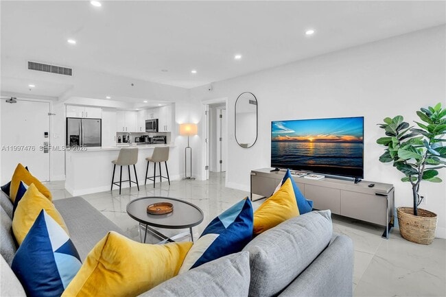 Building Photo - 17375 Collins Ave