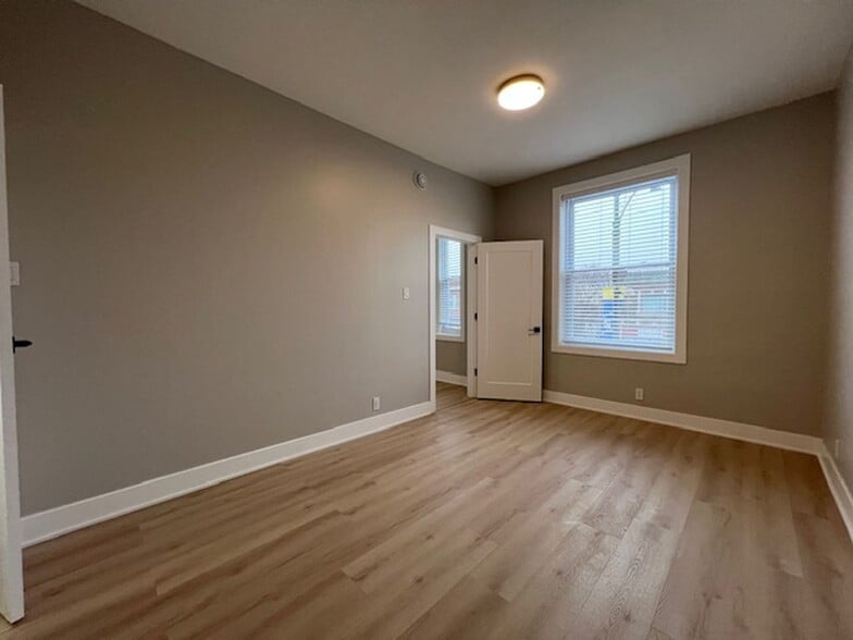 Building Photo - 3640 W Fullerton Ave