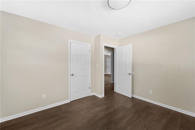 Building Photo - 2837 Palm Dr
