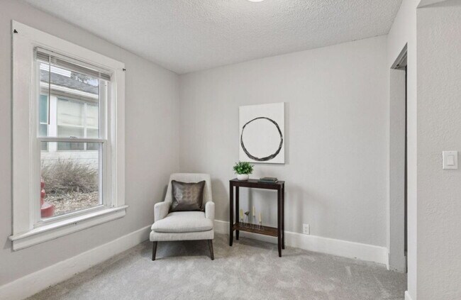 Building Photo - 1504 4th St NE