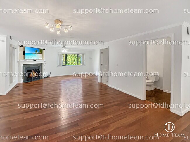 Building Photo - "Charming 3-Bed Home in Renton with Granite Touches & Gleaming Hardwood Floors!"