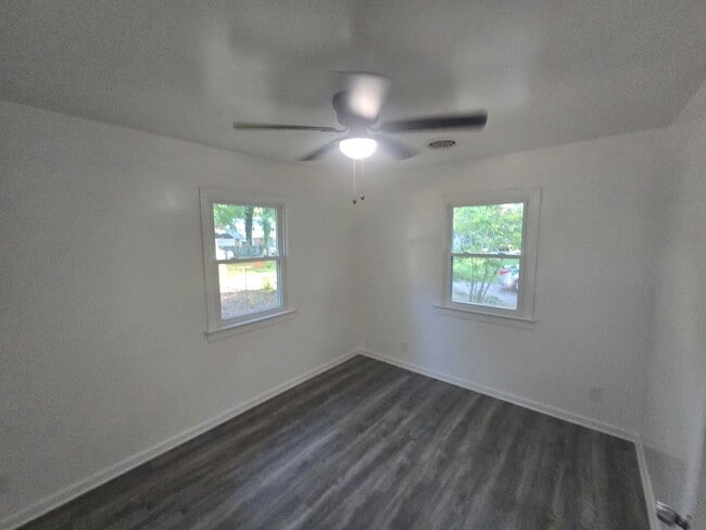 Building Photo - 1013 S Park Dr
