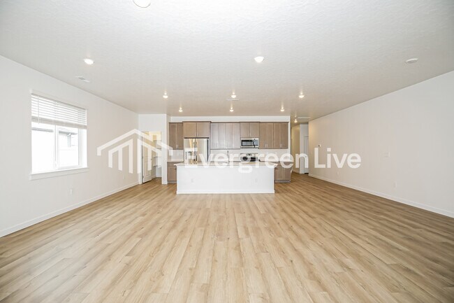 Building Photo - 301 Ravello St