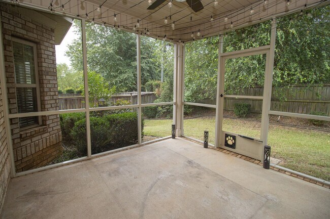 Building Photo - Elegant All-Brick 4 Bedroom Home on a Quie...