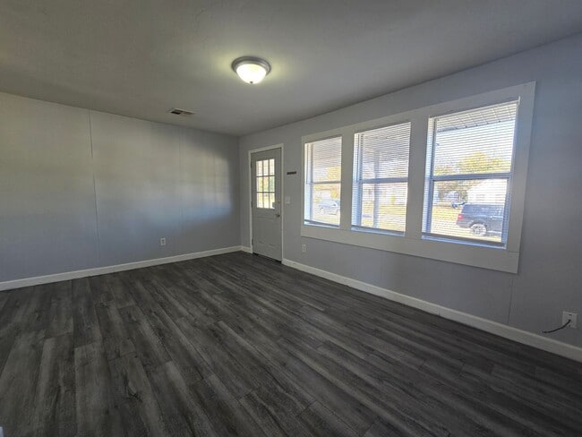 Building Photo - 2 bed, 1 bath in Shawnee, OK!