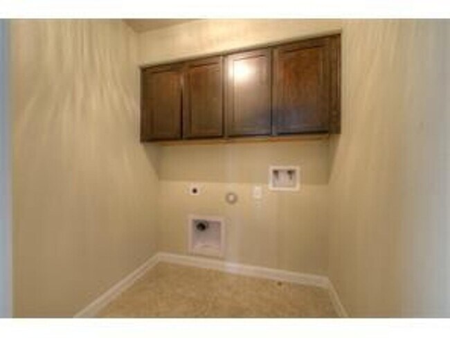 Building Photo - 932 Lost Pines Ln