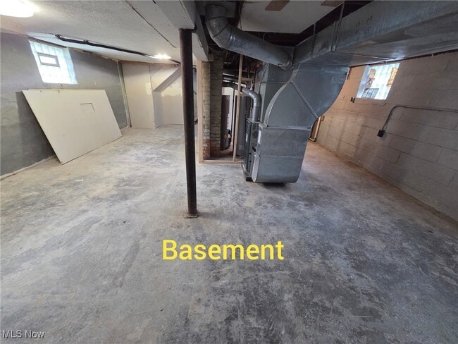 Building Photo - 3658 W 58th St