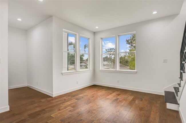 Building Photo - 6814 Hartland St