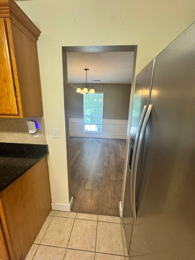 Building Photo - Spacious 4 Bedroom in South Crestview!