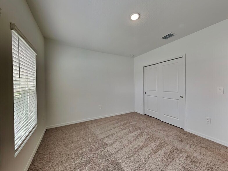 Building Photo - 258 Amber Way