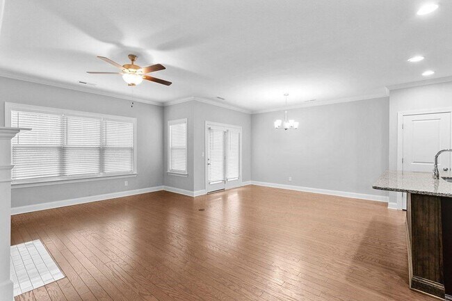 Building Photo - 5120 Meadowbend Dr NE