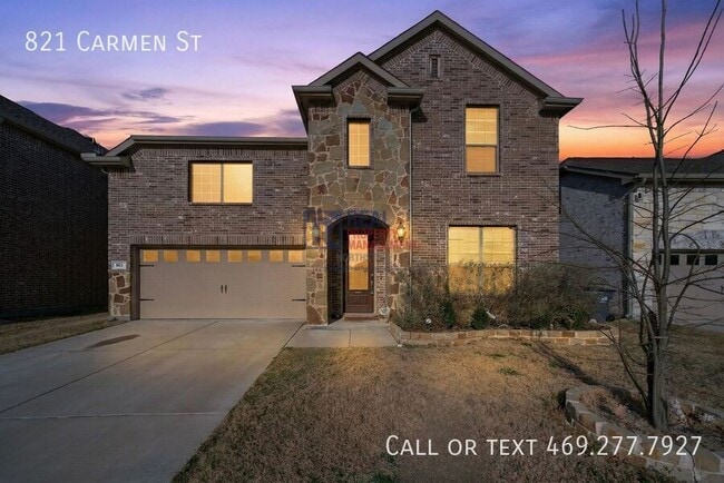 Building Photo - 821 Carmen St