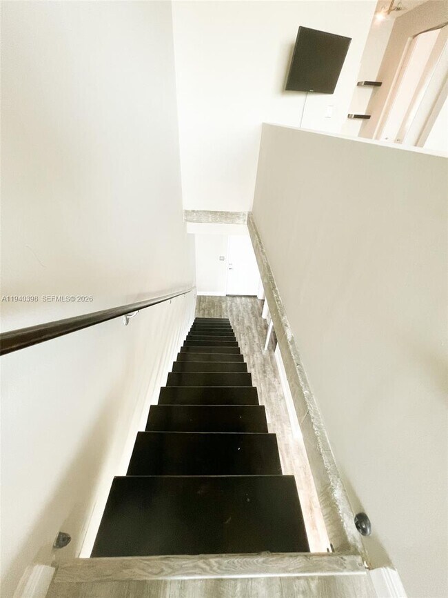 Building Photo - 690 SW 1st Ct