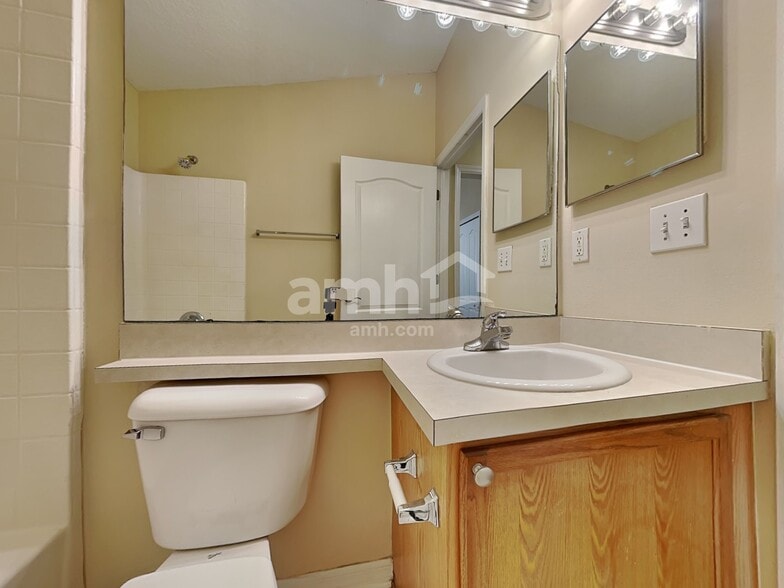 Building Photo - 10234 Perthshire Cir