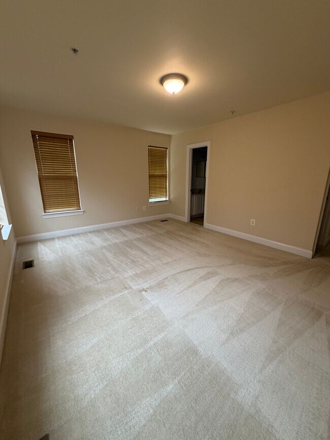 Building Photo - 908 Orchard Ridge Dr