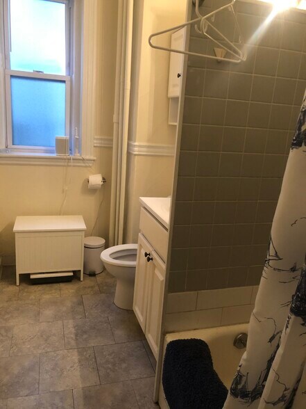 Building Photo - 362 Riverway