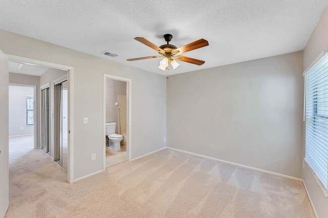 Building Photo - Newly Renovated 2/2.5 Townhome in Winter S...