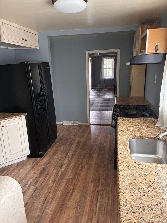 Building Photo - Charming 2BR House in Gibbstown