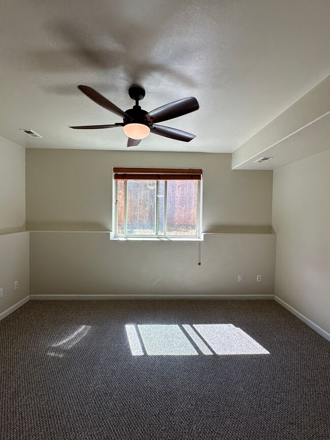 Building Photo - 1 Bedroom 1 Bathroom Lower Level Apartment