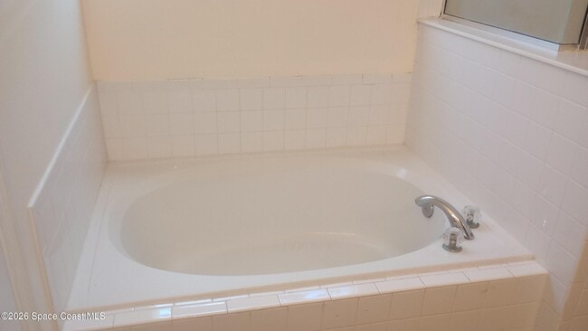 Building Photo - 561 Lambert St SW