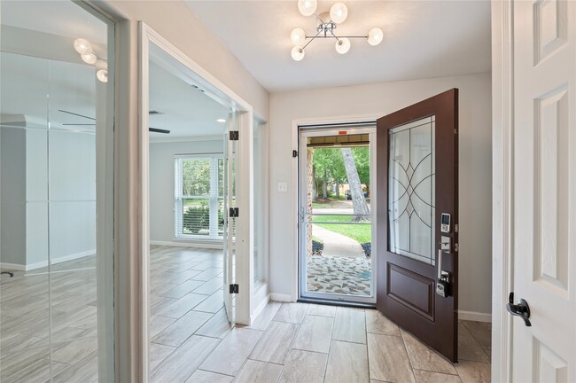 Building Photo - 4034 Shady Springs Dr