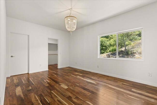 Building Photo - Vista Panoramic View 6 Bedroom 4.5 Bathroom Home for Rent