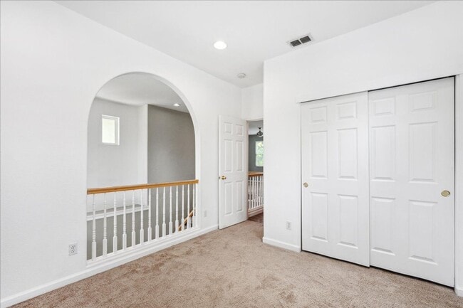 Building Photo - 57 Rossignol Cir