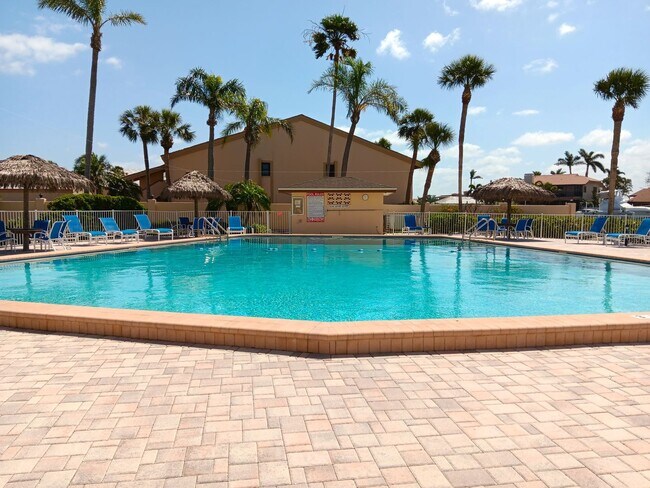 Building Photo - Stunning views, great amenities for 55+ re...