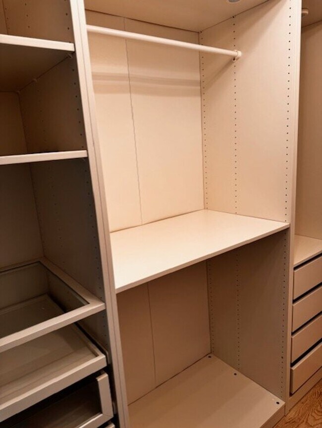 Building Photo - Available Now! Absolutely gorgeous 3 bedro...