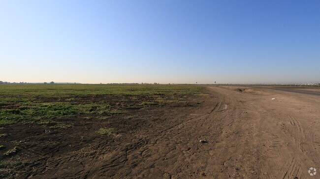 Primary Photo - 5300 Hwy. 99