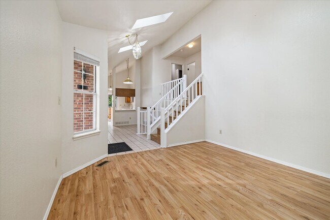 Building Photo - Beautiful 3 bed 2 bath Highlands Ranch Home!