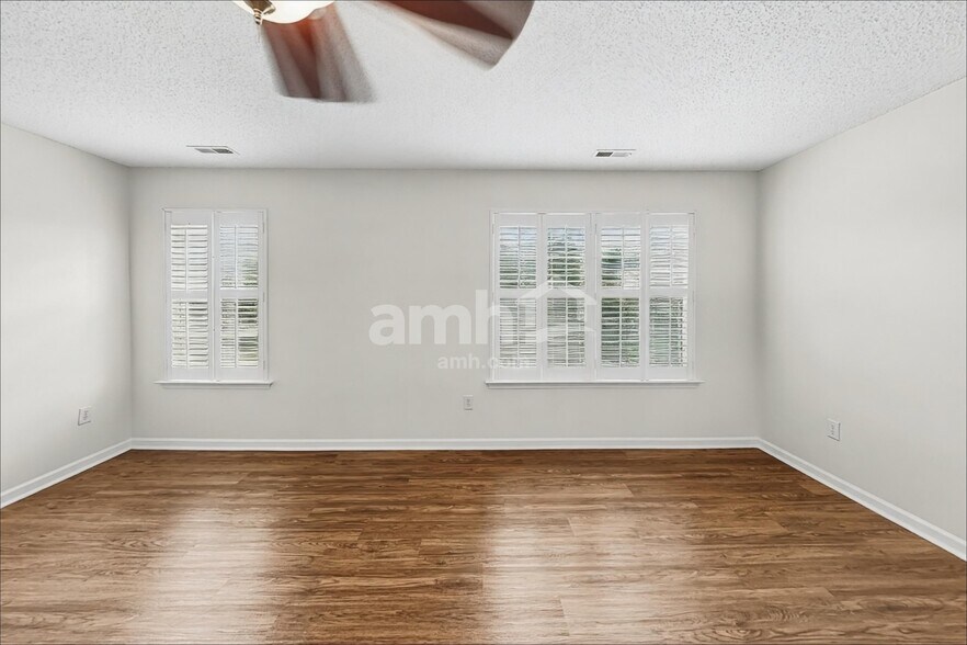Building Photo - 4015 Shadow Pines Cir