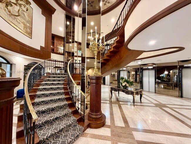 Building Photo - 6039 Collins Ave